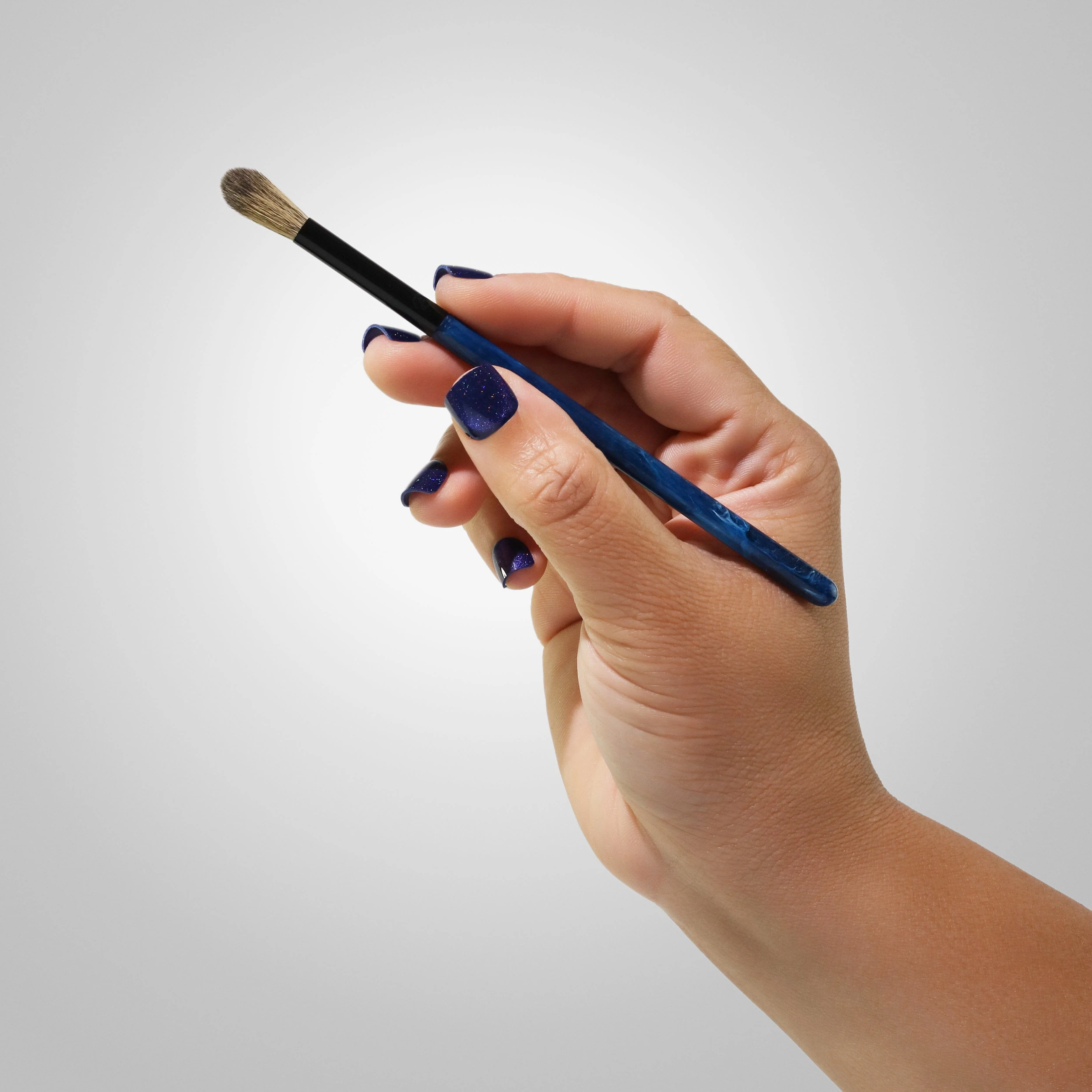 E18 Diffused Blend Crease Brush - Image 2
